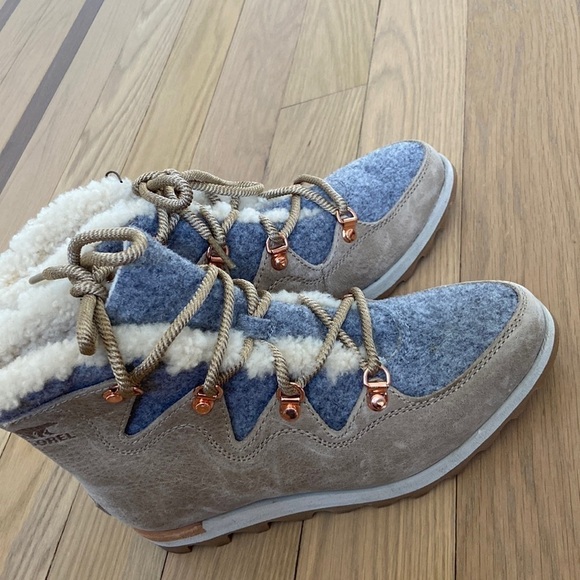 Sorel Sneakchic Alpine Holiday Boots - Picture 4 of 7